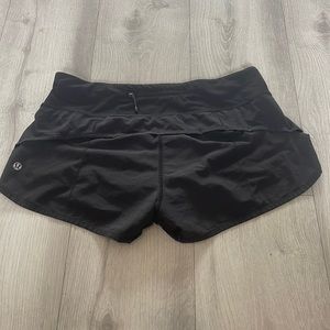 Black Lululemon Speed up shorts size 6 -2.5” inseam.